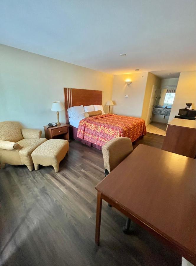Riviera Inn And Suites Extérieur photo